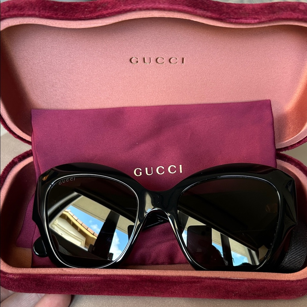 Gucci Black Oversized Round-Edge Sunglasses with gold GG emblem